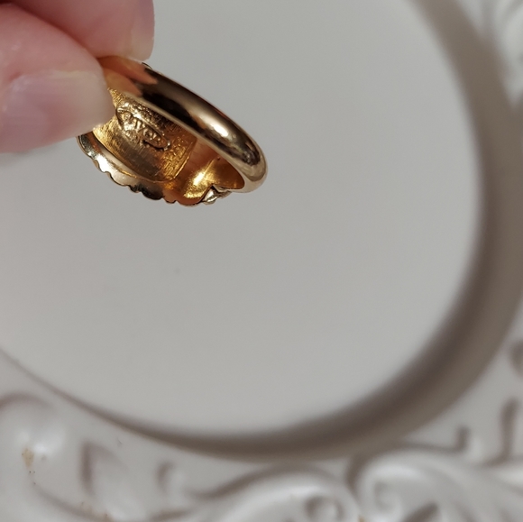 Avon Vintage Gold Plated/Cubic Zirconia Cocktail Ring Size '8-8&1/2' - Picture 6 of 8